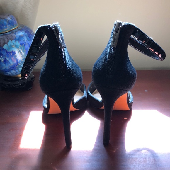 EUC Vince Camuto ankle strap heels. - Picture 3 of 8